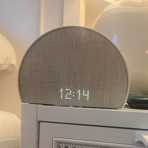 Hatch alarm clock in putty